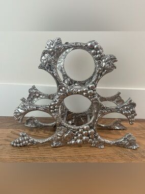 2004 ARTHUR COURT Cast Aluminum Grapes Vine WINE BOTTLE Rack Holder Retired